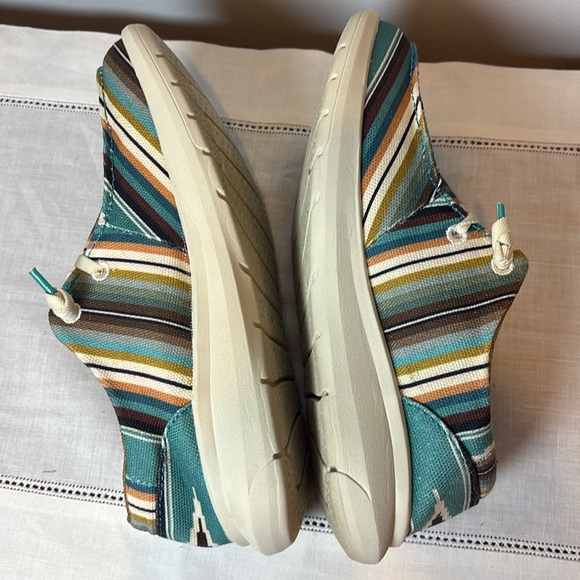 Ariat Hilo Women's Size 6 B Turquoise Serape - Picture 3 of 9